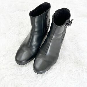 Clarks Woman's Size 11 Artisan Black Leather Boots